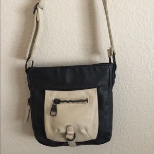 White and black Steve Madden crossbody bag